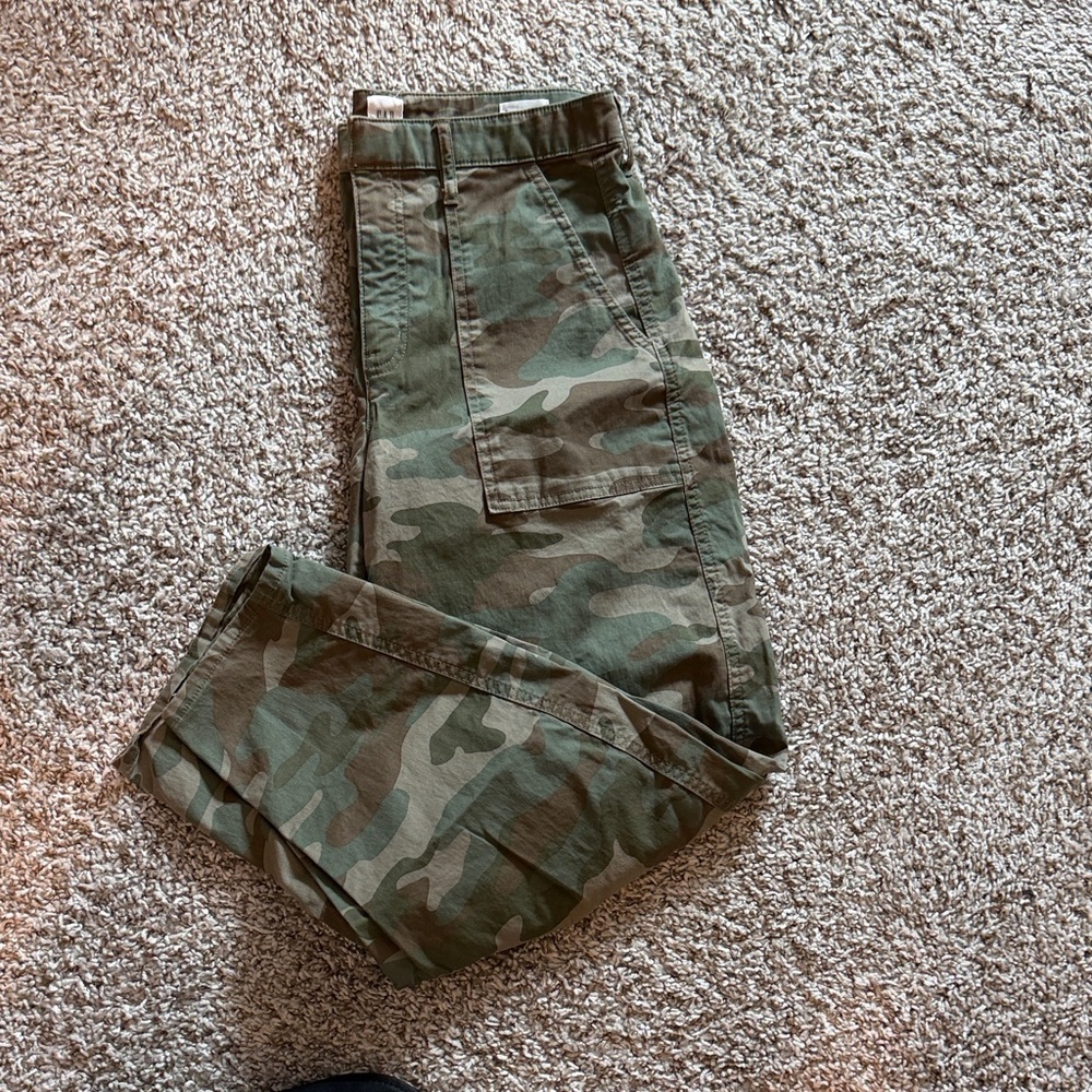 GAP Women's Camo barrel Pants - Green/Tan - Picture 4 of 4
